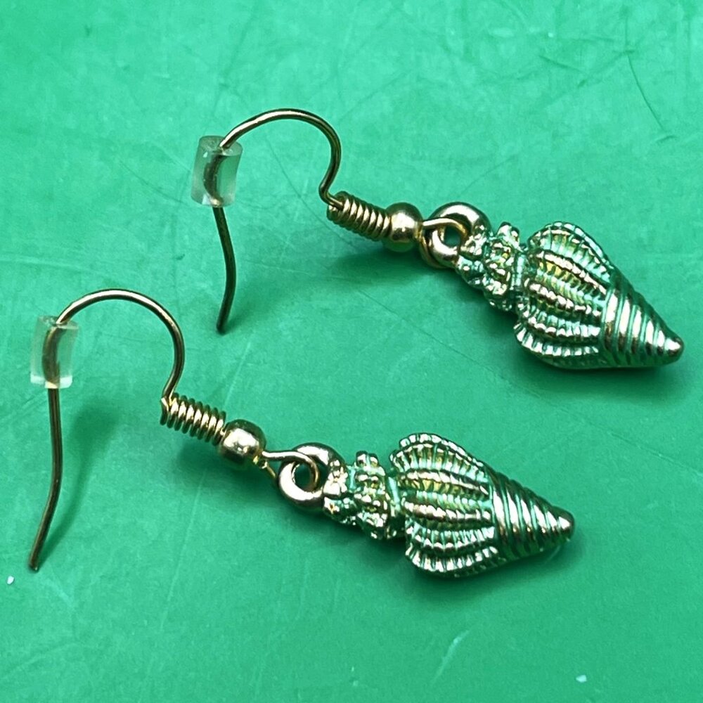 Handmade Conch Shell Earrings Dangle Drop Gold Tone Sea Shell Beachy Nautical